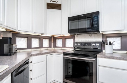 Cheyenne House | Unique triangle shaped home with 2 master suites on separate floors.