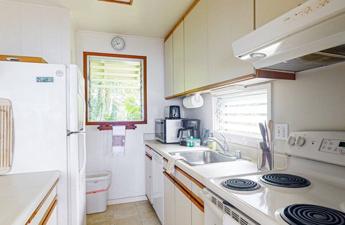 Wailua Condo | Upper-floor oceanfront studio with balcony, water views & outdoor pool
