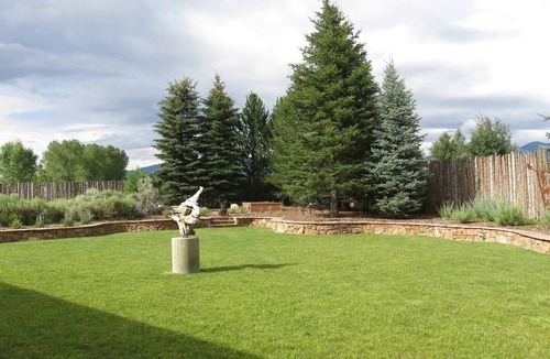 El Prado House | Upscale Adobe home, 2 acres, 20 min to Taos Ski Valley, Mtn Views, Bird Watching