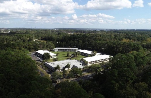 Highlands Apartment | Upscale King Bed Suite—Mins to Downtown JAX!