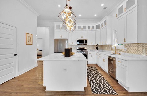 College Park House | Upscaled 5-bdrm house used for content creation, game night, celebrations & fun