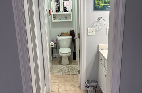 Braselton House | UPSTAIRS bedroom, no bathroom sharing! Get out of your room and enjoy more!