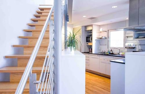 Sawtelle House | Urban Luxury Charm. 2-bedroom house in beautiful Brentwood with AC.