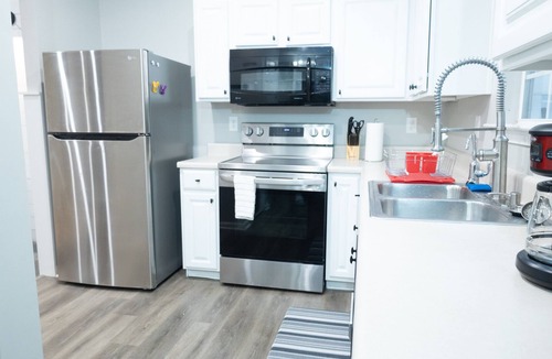 Town Center House | Villa Arcadia - Near Kennesaw Mountain, Shopping, and KSU!