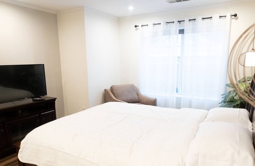 Town Center House | Villa Arcadia - Near Kennesaw Mountain, Shopping, and KSU!