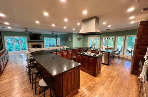 Conyers Villa | Villa Encanto-Lakefront-Pool/Spa. Near Atlanta