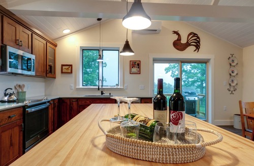 Valois House | VineHaus: A Magical Escape Nestled in the Vineyard