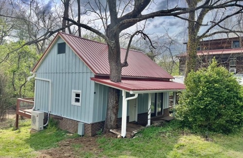 Weaverville Cottage | Vintage 1 bed Cottage on Bold Creek at Historic Weaverville Mill Weaverville
