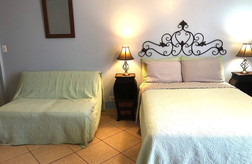 Waikiki Apartment | ~Waikiki~ LOWEST RATES IN AREA ~ Studio ~ Fully Furn ~ Blocks to Beach ~