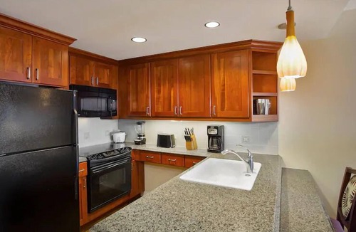 Waikiki Resort | Waikiki | Waikiki Surf Stay | Pool & Beach | 1BR