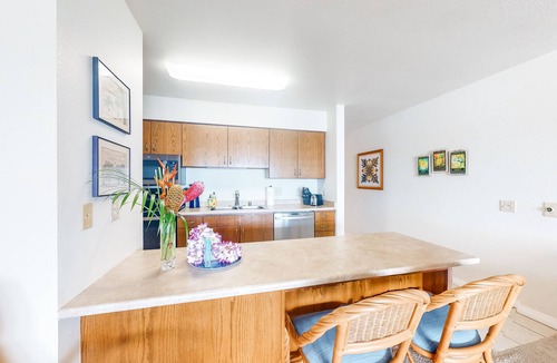Wailua House Lots House | Wailua Bay View condo near surf & sand with pool, ocean views & W/D