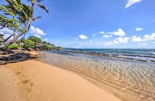 Wailua Apartment | Waipouli Beachfront Condo with Balcony and Ocean Views
