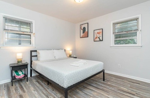 Northeast Virginia Beach House | Wake Forest Bungalow - Suite B