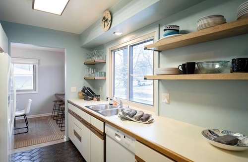 Beachwood-Bluffton House | Walk to Beach | Mid-Century Retreat | Pet Friendly