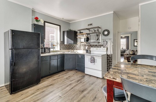St. Louis Apartment | Walk to Carondelet Park: Quiet Couple's Getaway