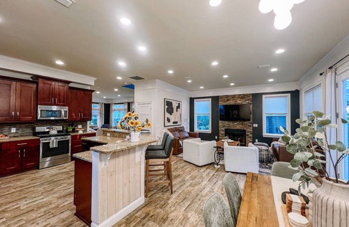 Lincolnville House | Walk to historic DOWNTOWN , Heated Pool, backyard Dining, grill, fire pit,Dog Ok