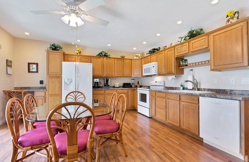 Kahaluu Bay Condo | 🏖️Walk to Kahaluʻu Snorkel Beach | 2BR w/A/C & Views