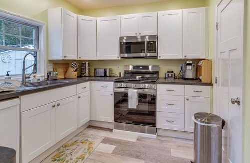 Honeoye Cottage | Walk to Lake: Honeoye Cottage Near Bristol Mtn!