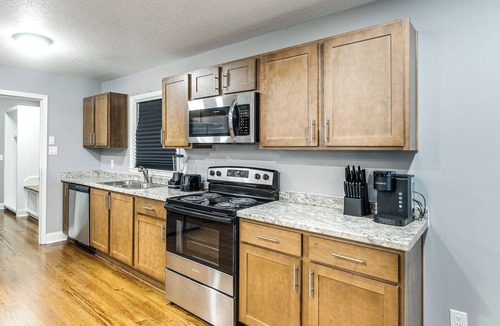 Tifton House | Walk to Tift Regional Health! Refined Home w/Yard