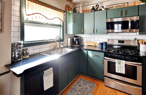 Naples House | Walkable Naples Wine Country 5BR Hot Tub Sleeps 16 Bristol Mountain