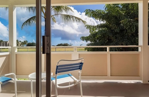 Wailua Apartment | Walking Distance from Papaloa Beach, Outdoor Pool, Free Parking, Full Kitchen!