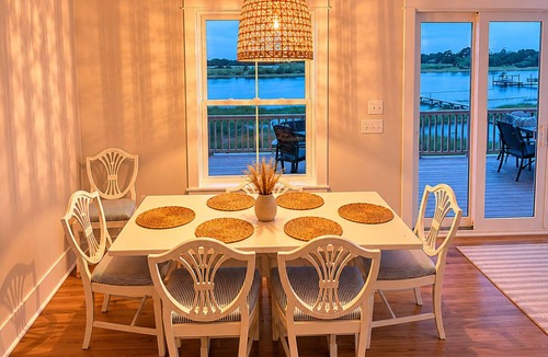St. James House | Waterfront ICW Retreat 3BR2.5 Bath Near Oak Island and Holden Beach King Bed!