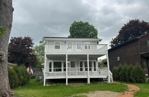 Algonquin House | Waterfront Private Dock Two Suites
