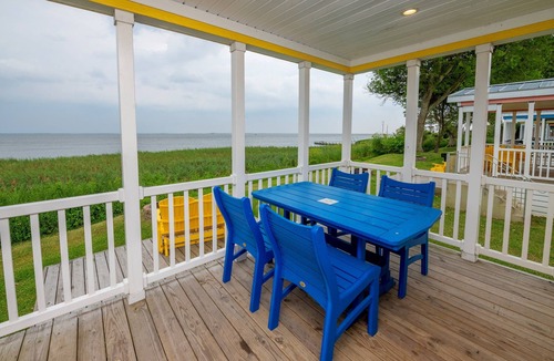 Coinjock Cottage | Waterview Cabin on Currituck Sound - Great Campground Amenities (WV90)