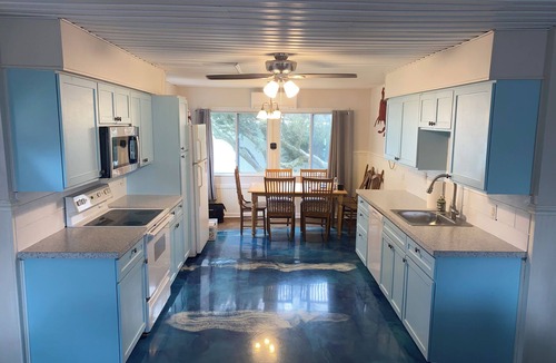 Yaupon Beach Cottage | WAVE SHACK- Steps to the Sand and Ocean views
