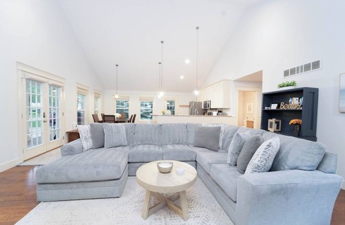 South Haven House | Webster Cottage l One Block to Beach l Cozy, Updated Home on Wooded Cul-de-Sac