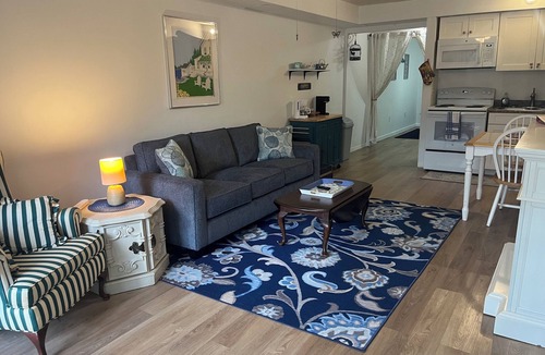 Church Street Apartment | Welcome to Ina’s Guest Suite Great location in Fayetteville, Georgia!