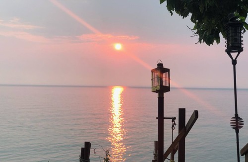 Douglas Cottage | Welcome to the Mermaid Casita. Lakefront Living @ it's Finest!