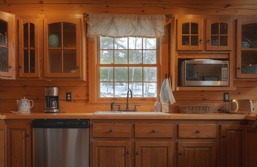 Mac Mahan Cabin | Wiggleswick Cottage; Dogs Welcome Certified! No pet fees or breed restrictions