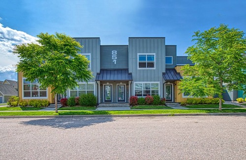 Old Town North House | Wonderful Three Bedroom Townhome in Old Town North