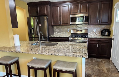 East Side House | “World Cup Stay - 10 Min to Stadium - 20 Min to Airport - Sleeps 6-10”