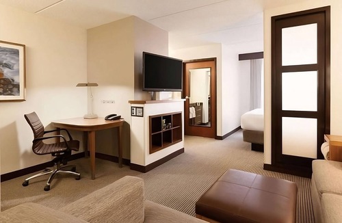Gwinnett Place Hotel | Your Home Away From Home! Pet-Friendly Unit w/Breakfast Near Sweet Water Park
