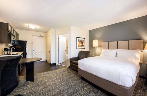 Gwinnett Place Hotel | Your Home Away From Home! Pet-friendly Unit w/Kitchen! Near Webb Bridge Park!