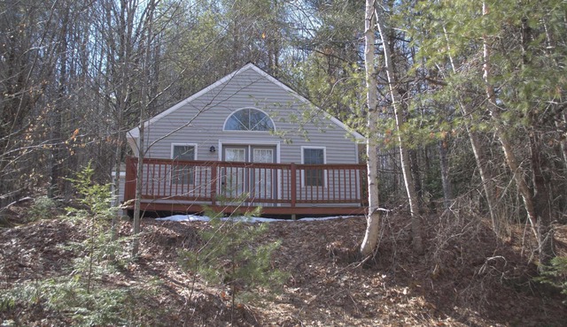 1 bedroom cottage with queen bed and whirlpool tub and large raised deck.