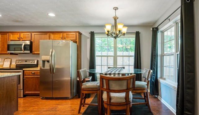 1 Mile to Lakepoint with Fenced BKYD, Pet-Friendly