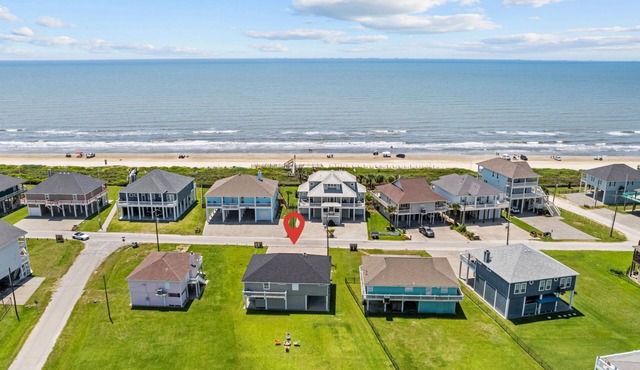 1 Min to Beach . Elevator . King Bed . Rec Room . Serene Area