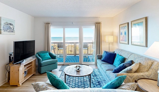 1BR Oceanfront condo with a pool and tennis court