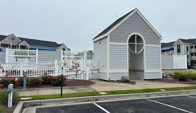 2-bedroom condo w/boatslip, Island at Hidden Harbour in Ocean City MD-sleeps 6