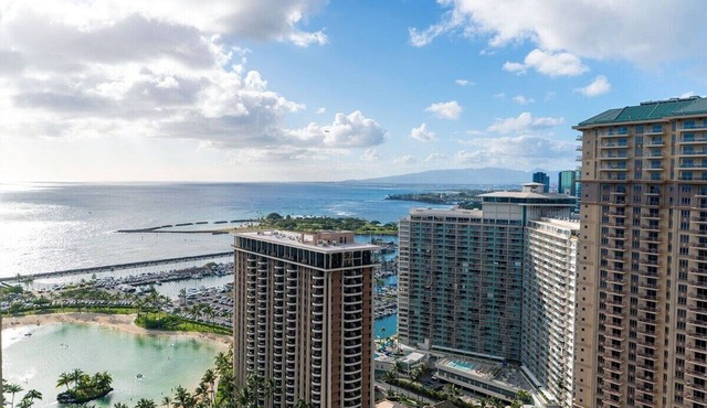 2-bedroom Suite at Hilton Lagoon Towers located by Waikiki Beach