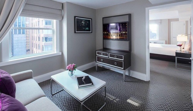 2 Connecting Suites at a 4⭐️ Hotel