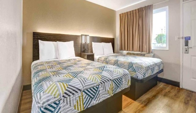 2 Full Bed|Non-Smoking, Mini Fridge