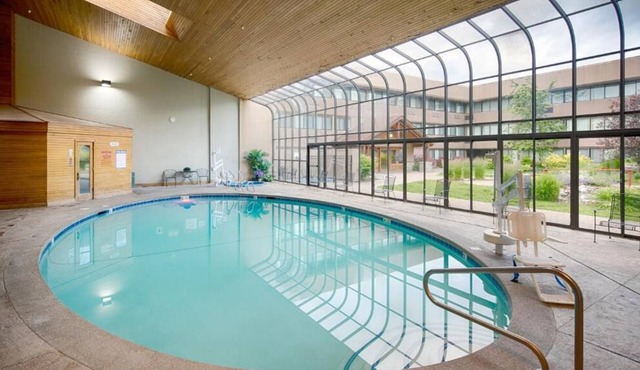 2 Units Near Hockaday Museum of Art, FREE Parking, Pet-Friendly, Indoor Pool!