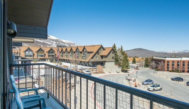2BR 3BA True Ski in Ski out Condo at Park City.at the base of Mountain!
