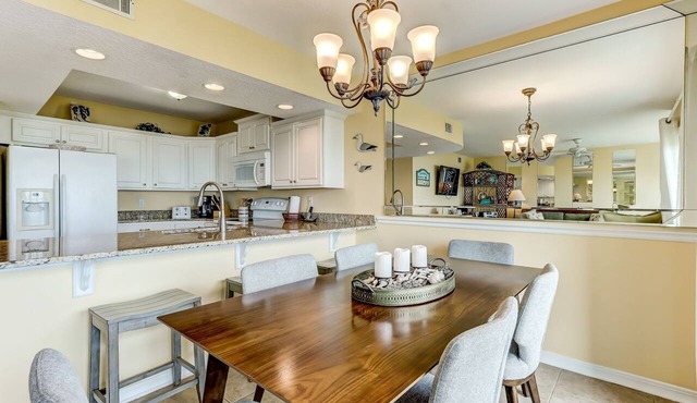 2rd Floor, remodeled Oceanfront 2 Bed/2 Bath condo sleeps 6. Oceanfront balcony & pool.