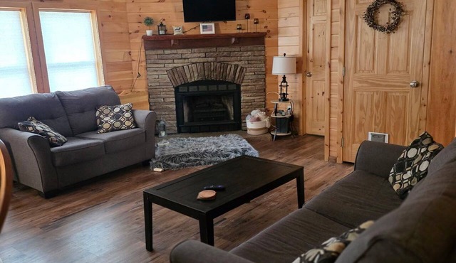 3 Bedroom house near the Great Sacandaga Lake - Sleeps 8+ Full bsmt w game room!