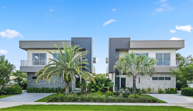 335 | Walk to the Ave | Sleeps 25 | Pool & Spa | FreeBee Zone | by DelrayNightly